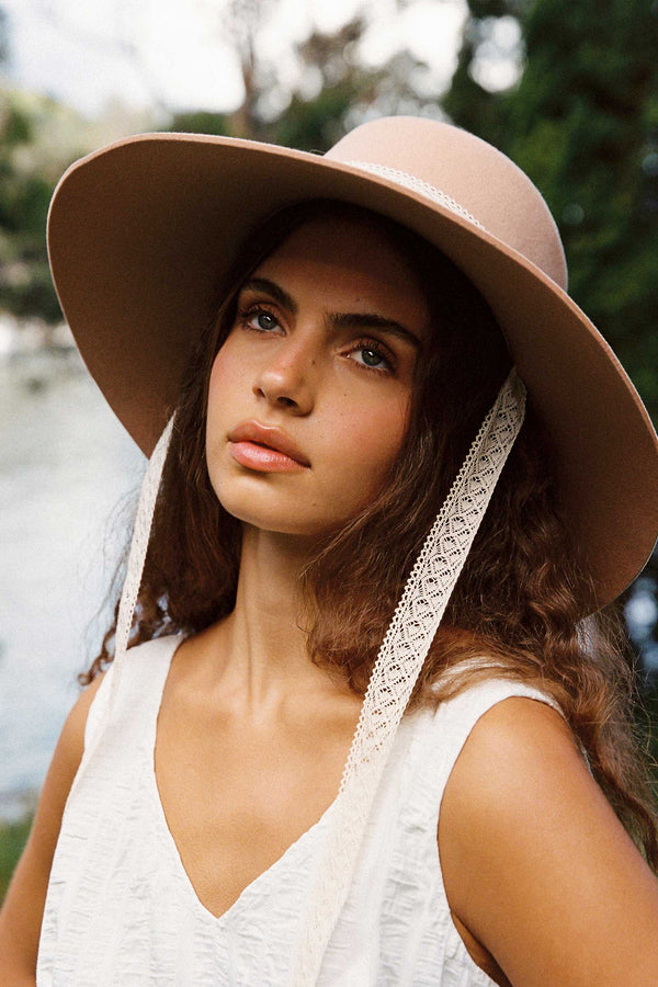 Paloma Midi - Wool Felt Boater Hat in Pink